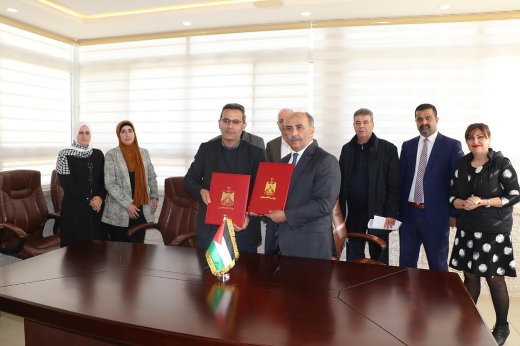 جانب من توقيع الاتفاقية